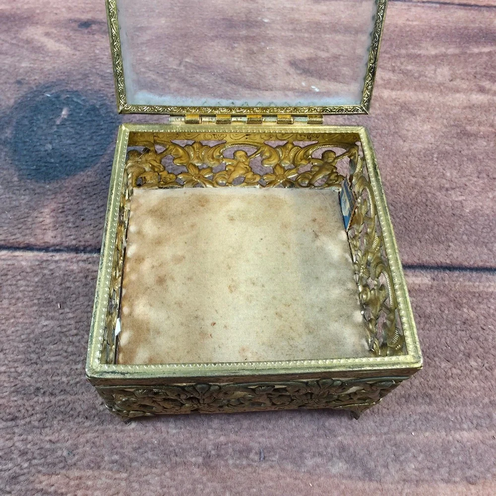 Vintage Jewelry Box Womens OS Gold Good Cherub Filigree Beveled Glass Casket
